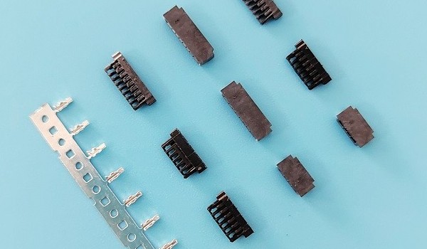 CSG-0.80mm pitch buckle is introduced to replace the HRS DF52 connector terminal rubber shell